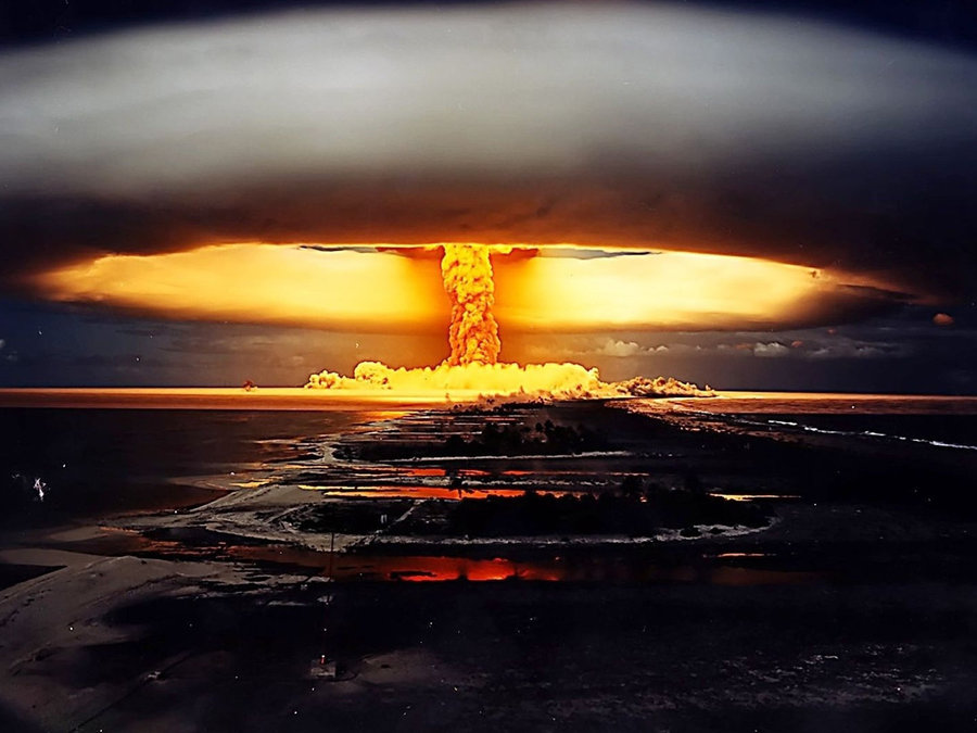 牛人制作蘑菇云